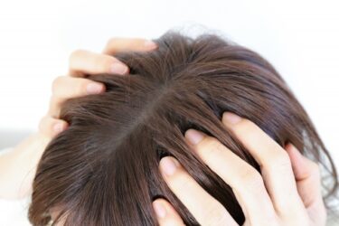 ＜美容＞産後の抜け毛はいつまで？対策も解説！